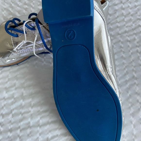 Cherokee Girls lace up flats Sliver Metallic Size2 - Picture 2 of 2